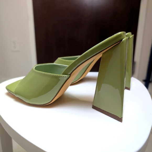 Green Open Square Toe Triangle Block Heel Sandals Size 8.5 - Picture 4 of 11